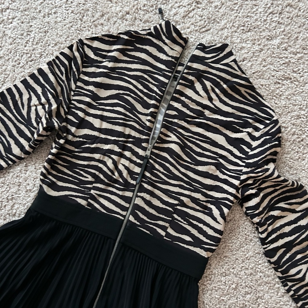 A.L.C. Zebra Print pleated Dress. S - Picture 14 of 16